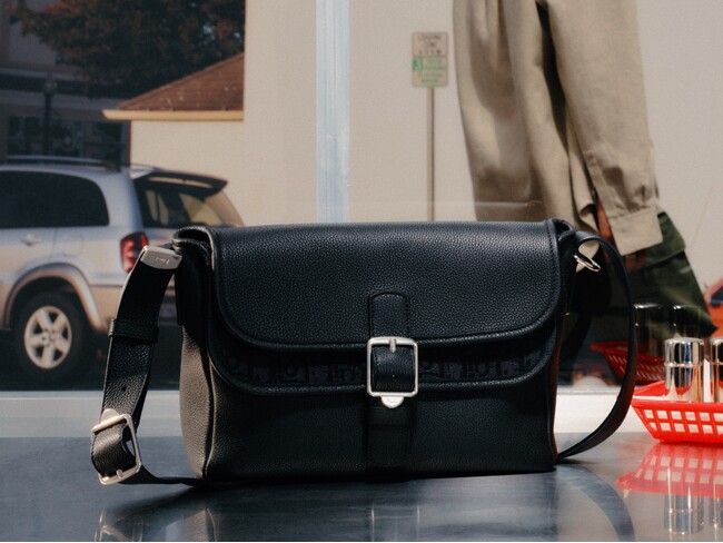 【Dior】新作の「ディオール ダブルアップ」バッグが登場