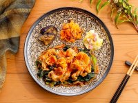 爽やかな香りと痺れを効かせた「豚バラ肉の麻辣ソース」が10月23日（金）に新登場