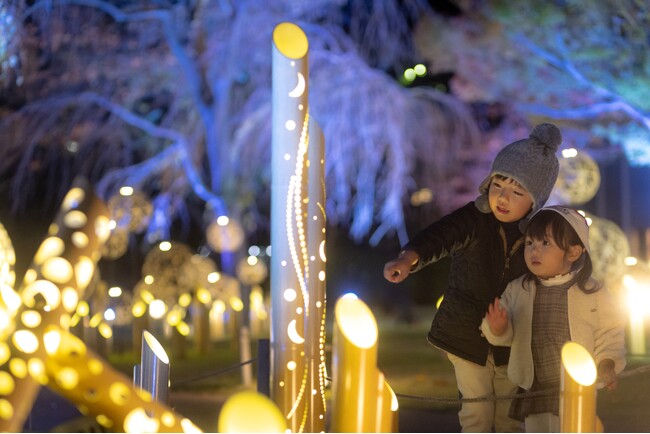 竹あかりが織りなすクリスマスツリーの光や優雅な音色、人と人とのつながりがやさしく響き合う、心あたたまるクリスマスをご提案【高輪エリアのプリンスホテル】