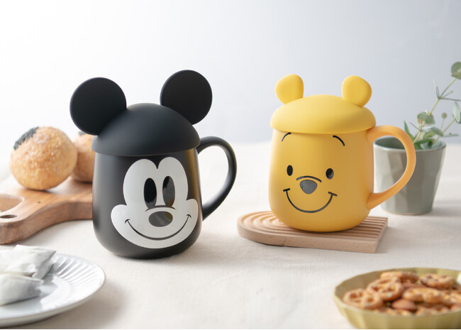 ミッキー＆プーさんの耳型フタがかわいい！『蓋付フェイスマグ』11月2日（月）新発売
