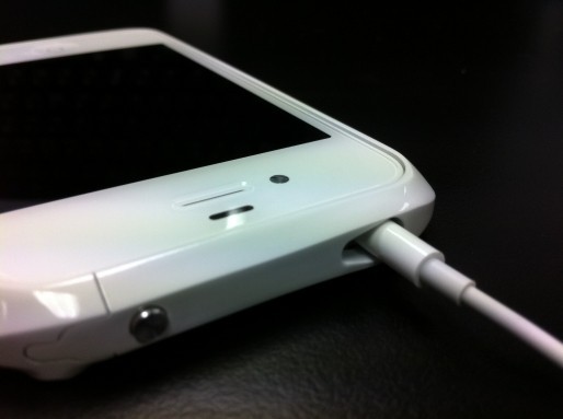アルミケースの最高峰!匠の技が光るiPhone4、4S両対応の「CLEAVE ALUMINIUM BUMPER」