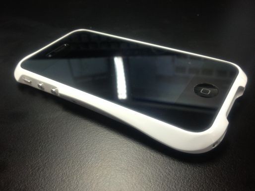 アルミケースの最高峰!匠の技が光るiPhone4、4S両対応の「CLEAVE ALUMINIUM BUMPER」